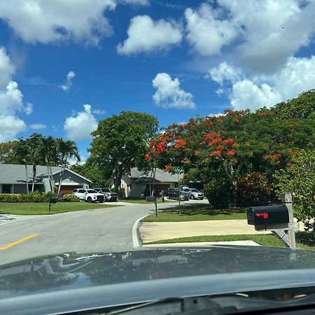 Entire Single Family Home 3 Bed 2 Bath In Water Front Big Cozy Back Yard View Coconut Exteriör bild
